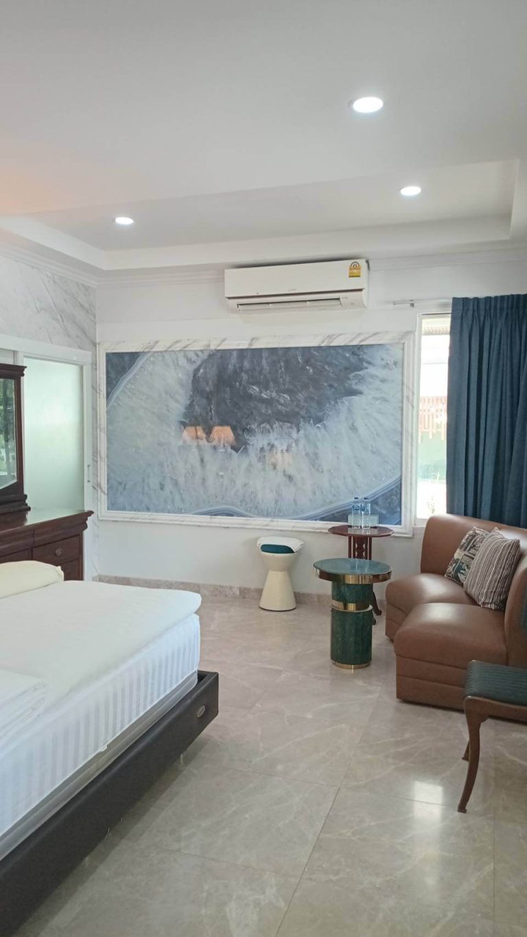 Room9-15
