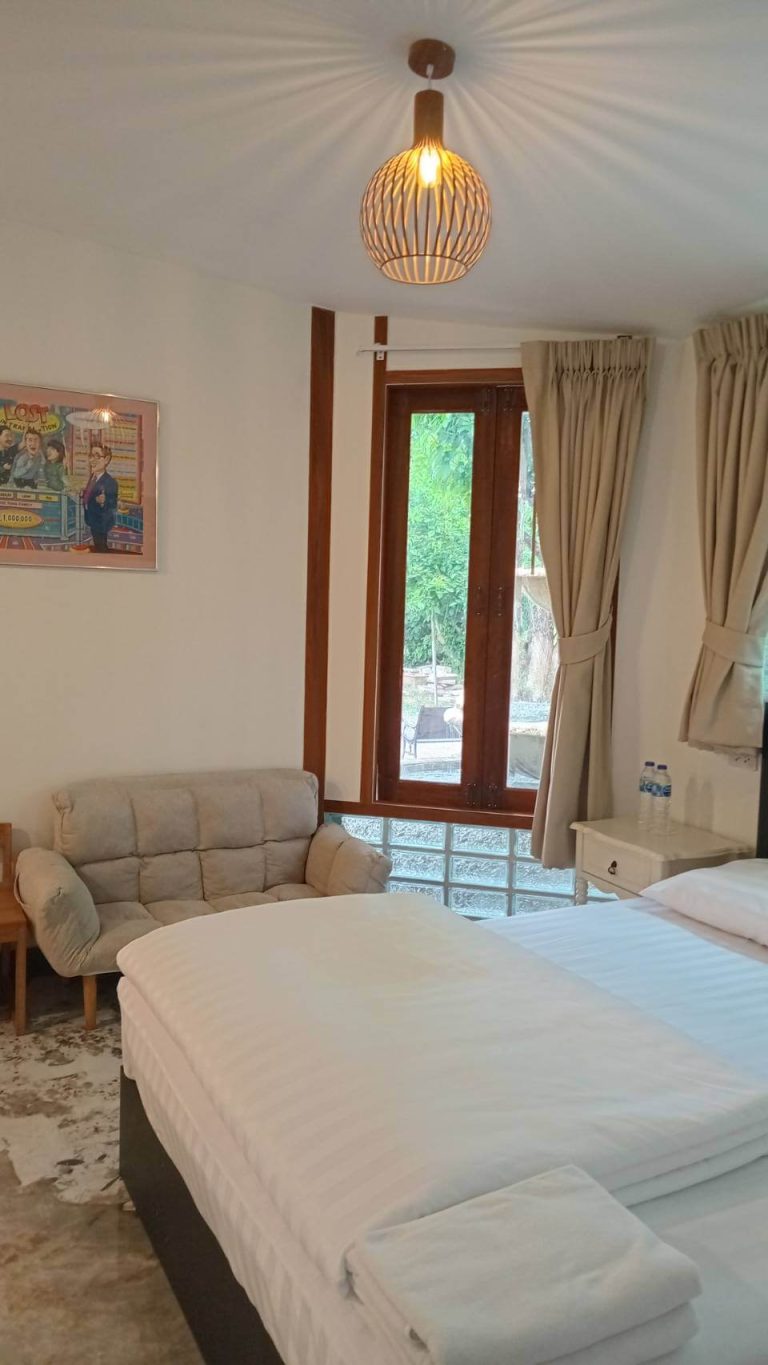Room9-15